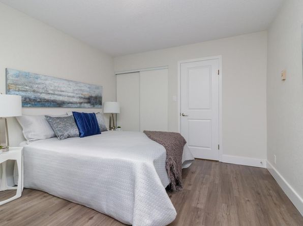 984 McKenzie Apartments, 984 McKenzie Ave, Saanich, BC V8X 4E7