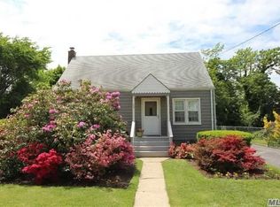 56 Church Ave, Islip, NY 11751