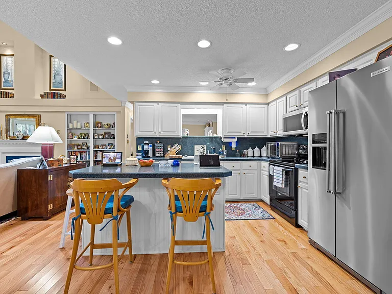 8516 Wheeling Dr — Photo 22