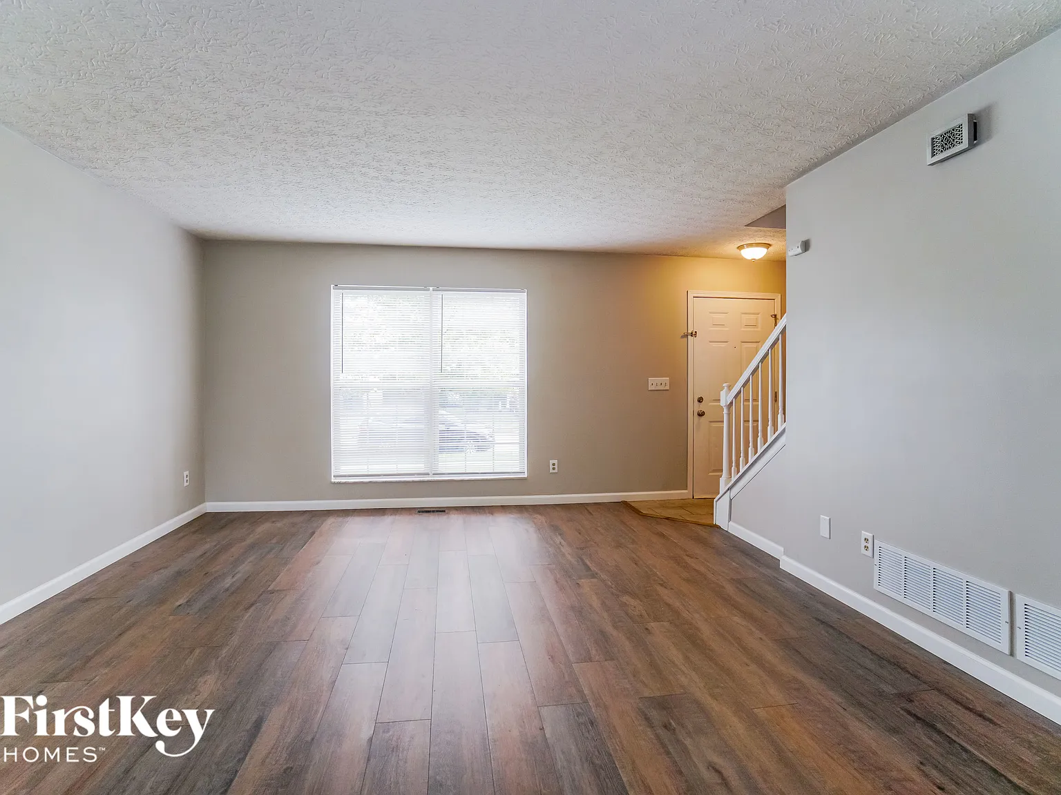 3 bed, 1.5 bath, 1754 sqft, $2,560 — Photo 2