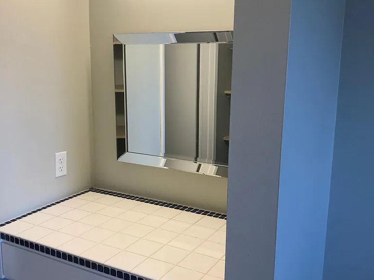 Bedroom 2 extra dressing area