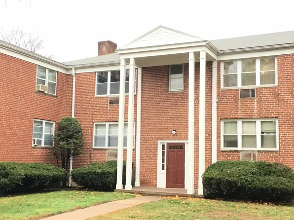 49-3 Sky View Dr, West Hartford, CT 06117