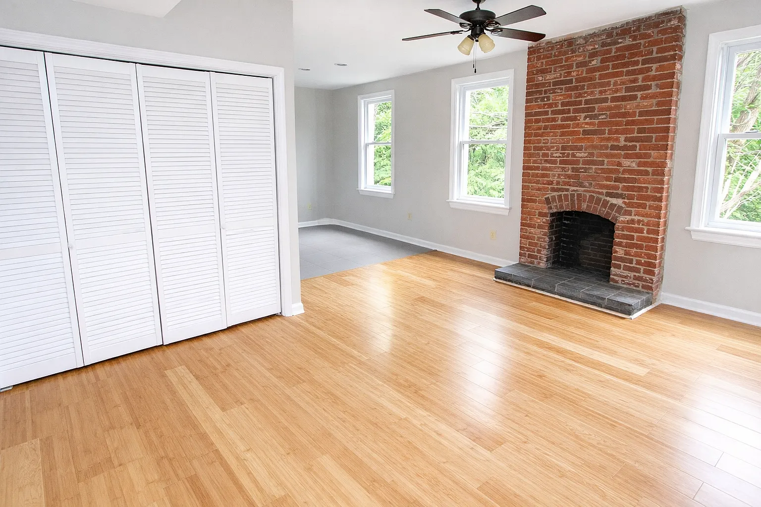 3 bed, 1000 sqft, $1,699 — Photo 1