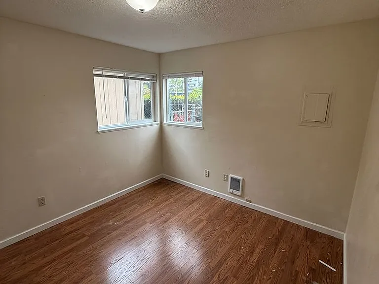 4202-4224 SE 58th Ave — Photo 9