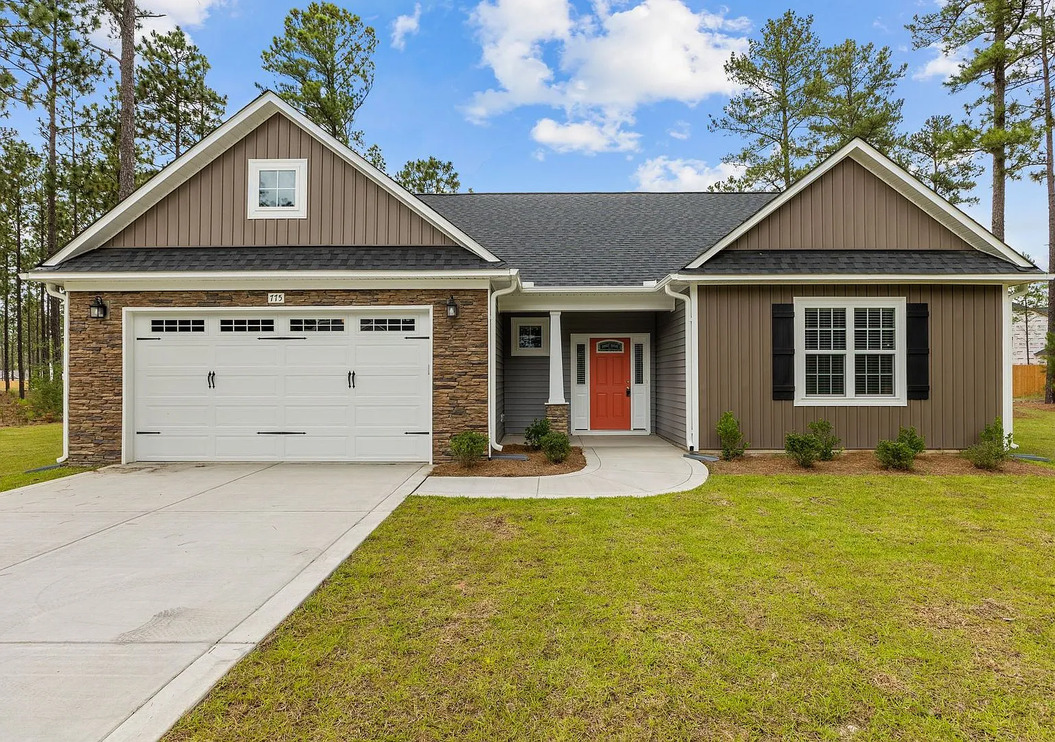 Beautifully designed 2022-built home in the Winds Way Farm community — Photo 2