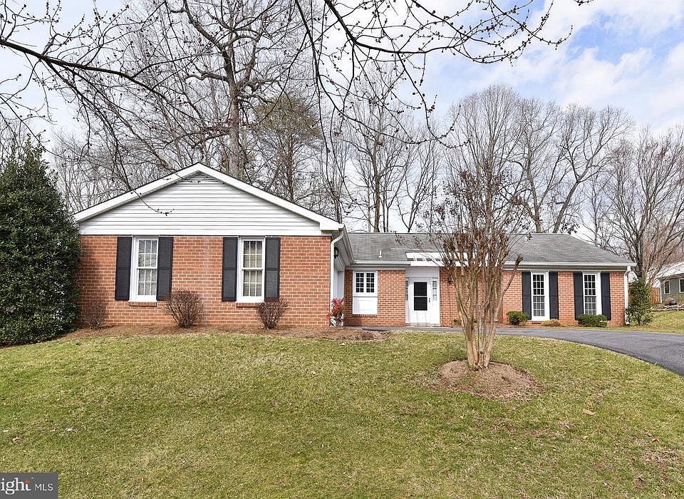 1st image of 1002 Mastline Dr