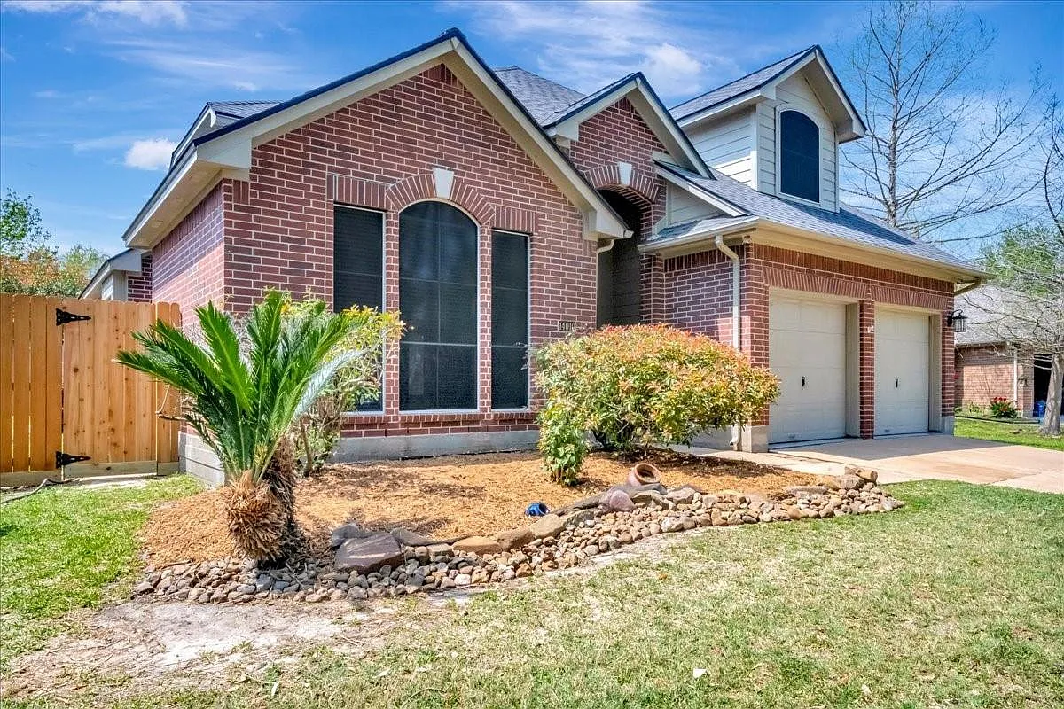 3 bed, 2.5 bath, 2488 sqft, $2,695 — Photo 1