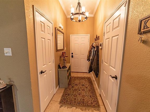 3rd image of 424 Vista Way Dr