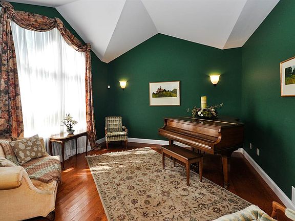 2nd image of 4306 Juniper St