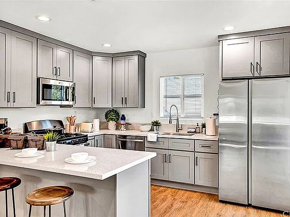 5th image of 2357 Carol Dr
