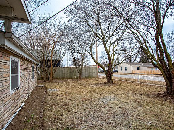 5th image of 1103 Silver Ln