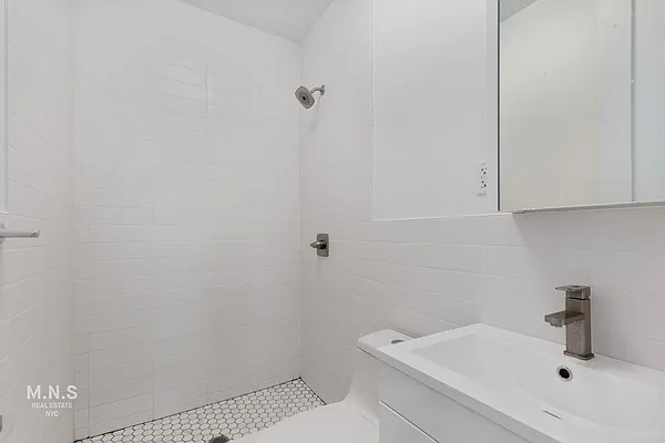 Rented by MNS | media 9