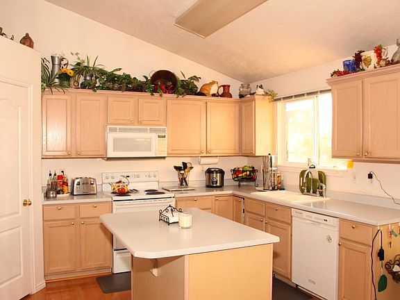 2nd image of 1544 W Laurel Chase Cir