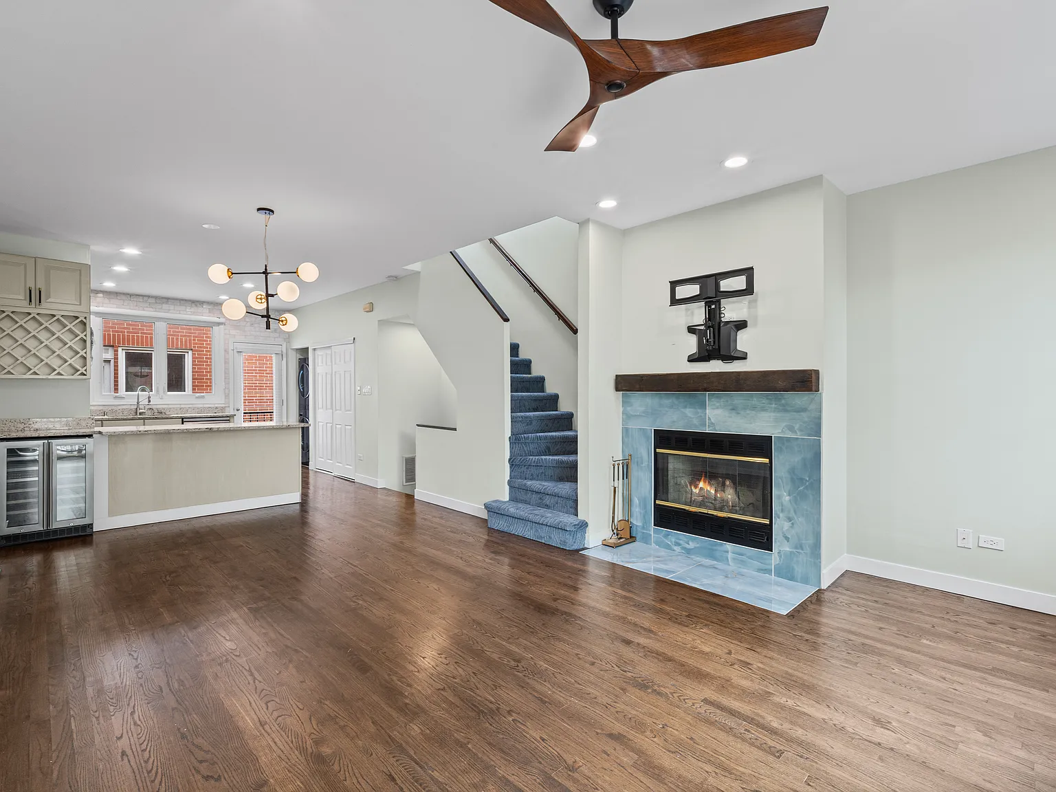 3 bed, 1600 sqft, $4,950 — Photo 3