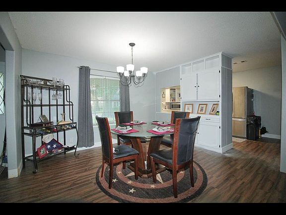 3rd image of 4121 Willow Oak