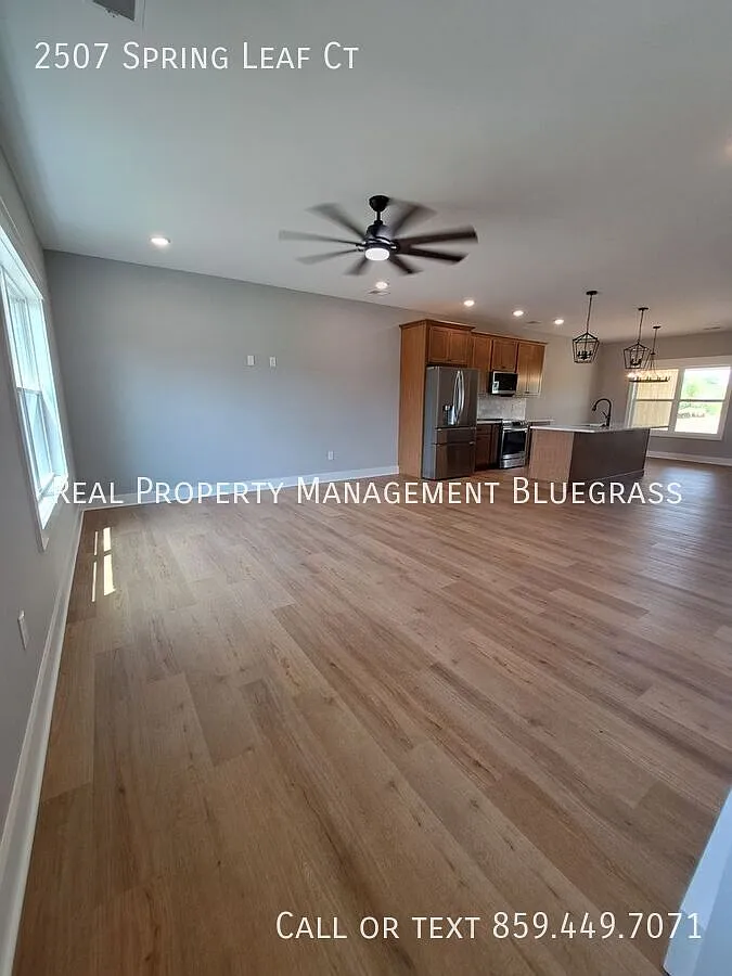 Beautiful New Townhome in Masterson Station — Photo 2