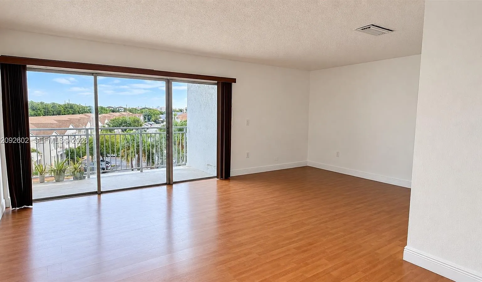 2 bed, 2.5 bath, 1415 sqft, $2,500 — Photo 4