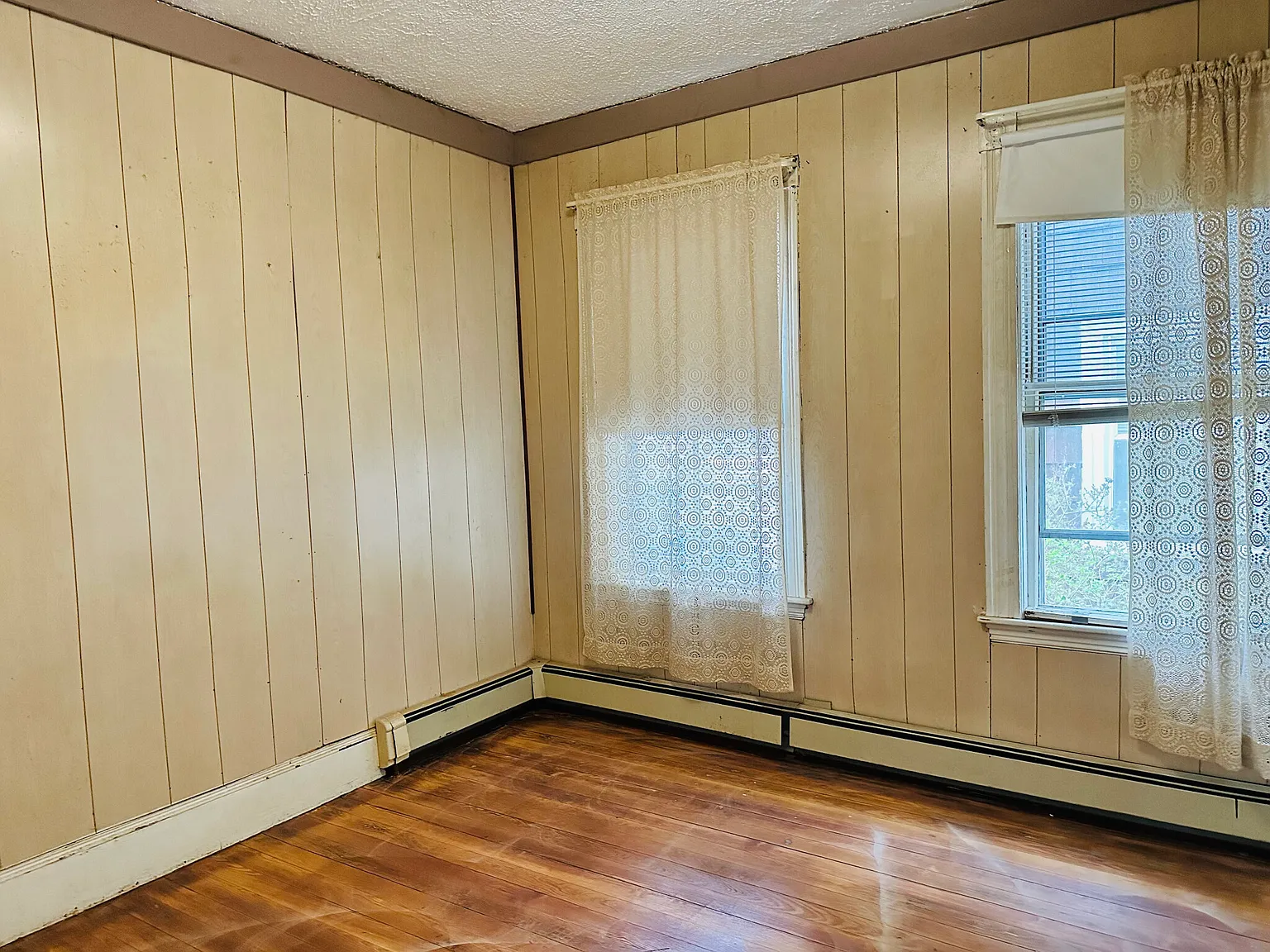 3 bed, 873 sqft, $3,900 — Photo 3