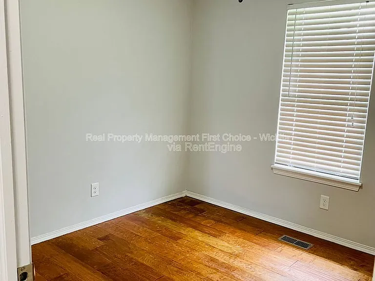 613 S Wheatland Cir — Photo 9