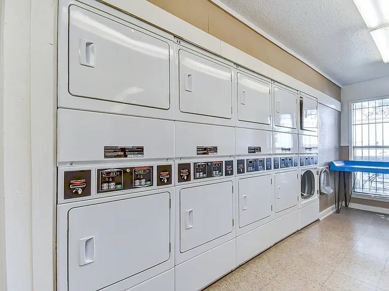Oak Park Apartments — Photo 14