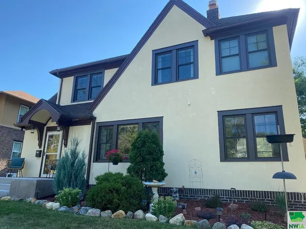 3628 Jackson St, Sioux City, IA 51104