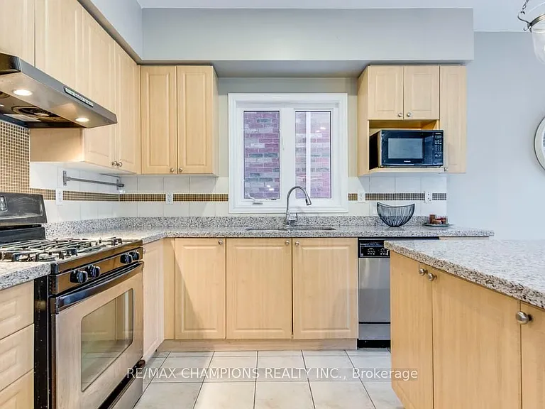 5435 Festival Dr — Photo 7