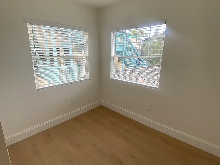 2410 Palm Dr #B — Photo 10