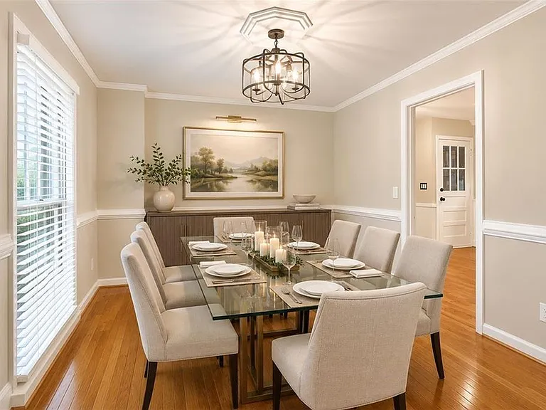 435 Stonebridge Dr — Photo 2