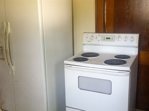 4th image of 800 4th St