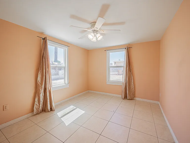 2830 E Sheridan St — Photo 10