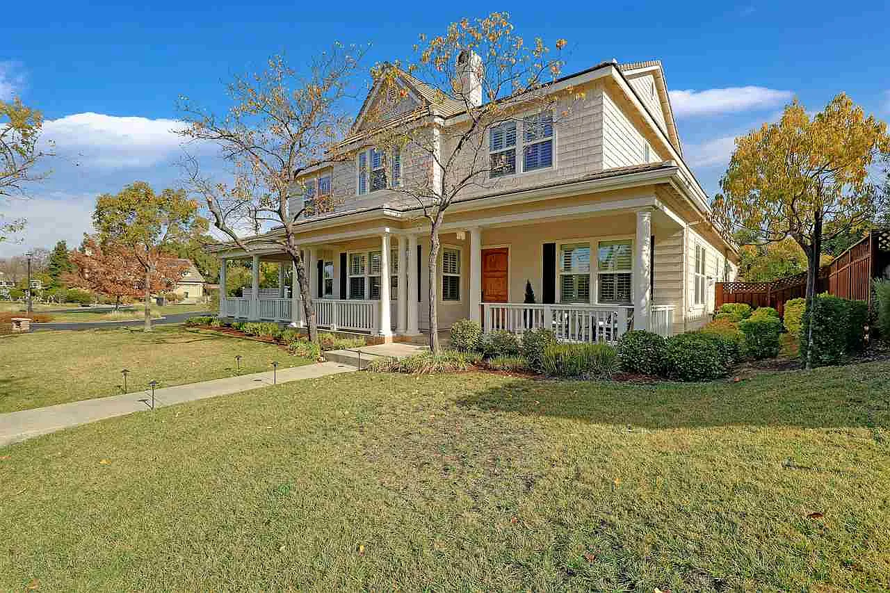 3010 Verdala Dr photo 1