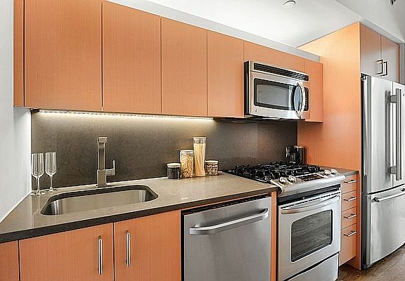 3rd image of 8 Spruce St APT 26E