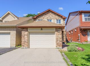 12 Manilow St, Toronto, ON M1W3R7