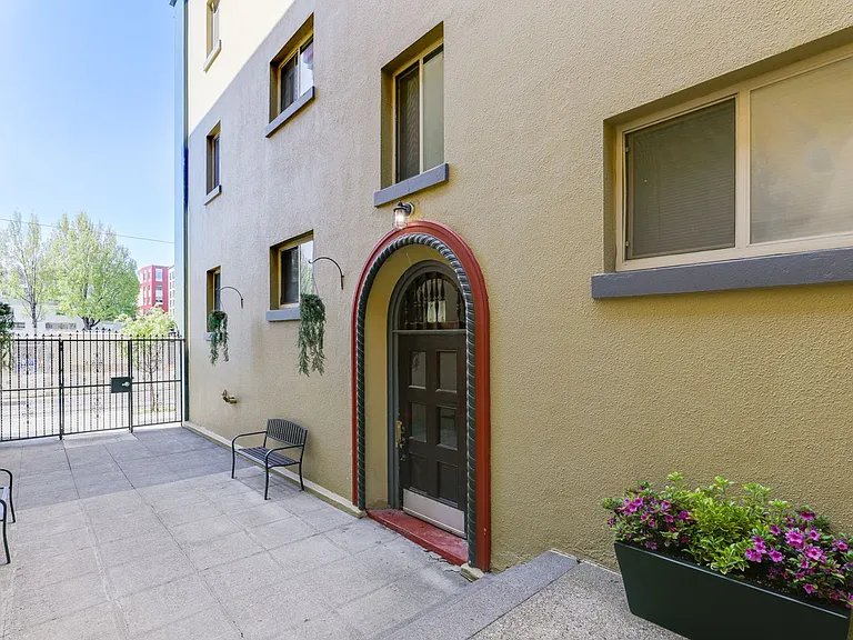 Chapman Court Aparments — Photo 31