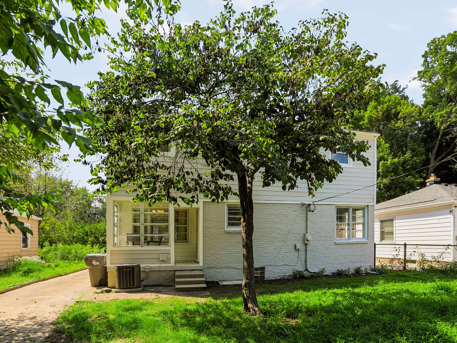4 bed, 1600 sqft, $2,300 — Photo 3