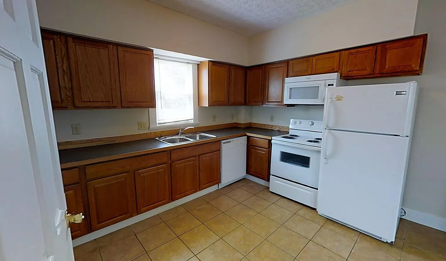 3 bed, 1.5 bath, $1,811 — Photo 1