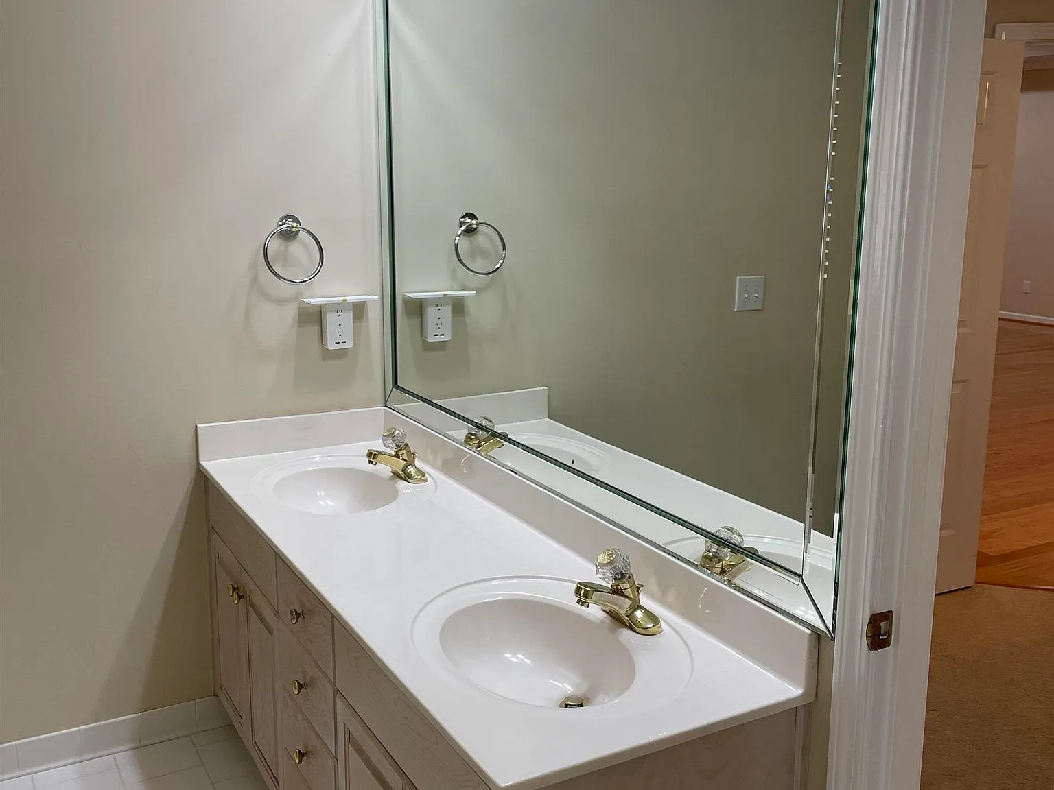 3 bed, 2.0 bath, 1650 sqft, $2,495 — Photo 3
