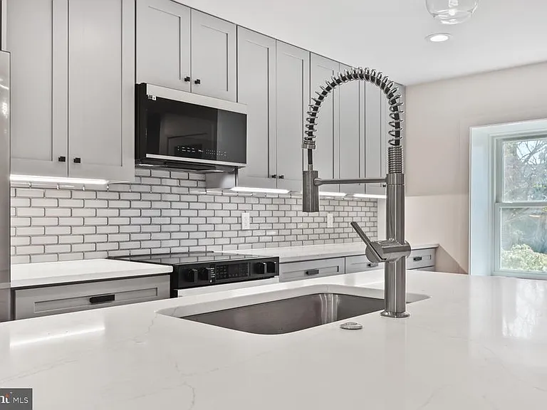 10222 Arizona Cir #18 — Photo 9