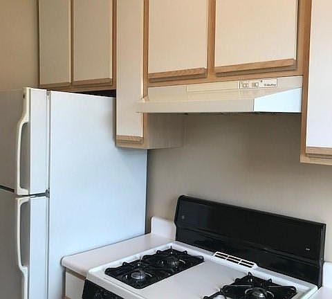 4th image of 27 Winchester Ave APT 2B