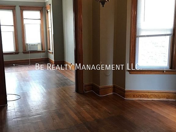 5th image of 2052 N Sheffield Ave APT 2