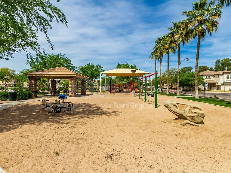 1384 S Sabino Dr — Photo 31