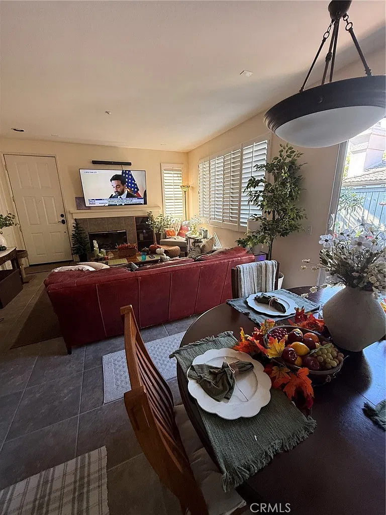 2 bed, 1166 sqft, $4,100 — Photo 3