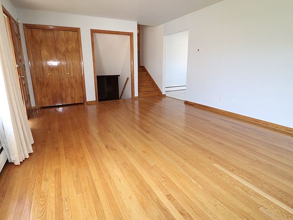 4th image of 675 Killarney Dr