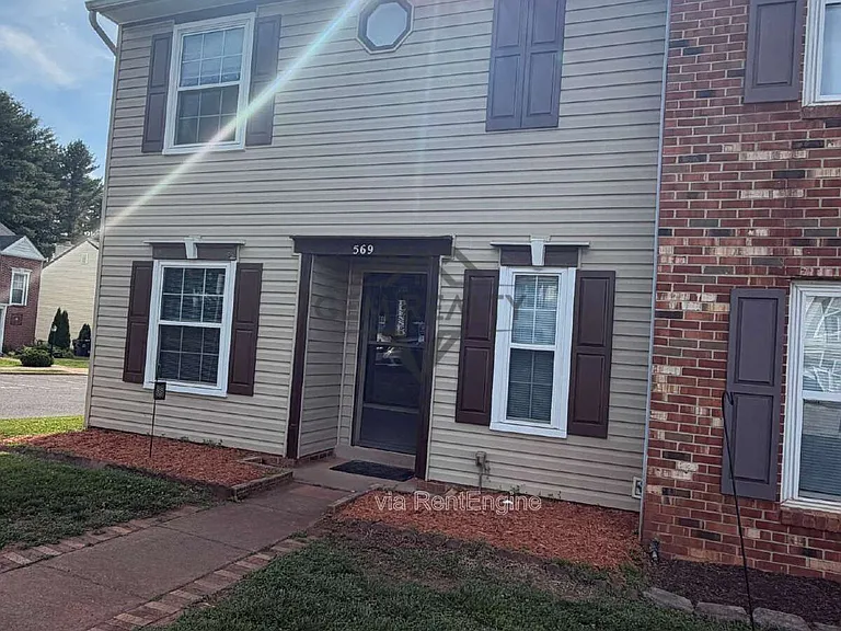 569 Cromwell Ct — Photo 4