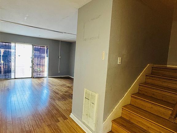 4th image of 7913 Grove Ridge Dr