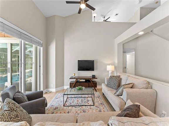 4th image of 1179 Laguna Springs Dr