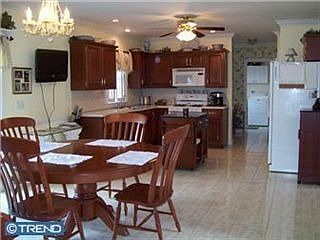 3rd image of 201 Spring View Dr