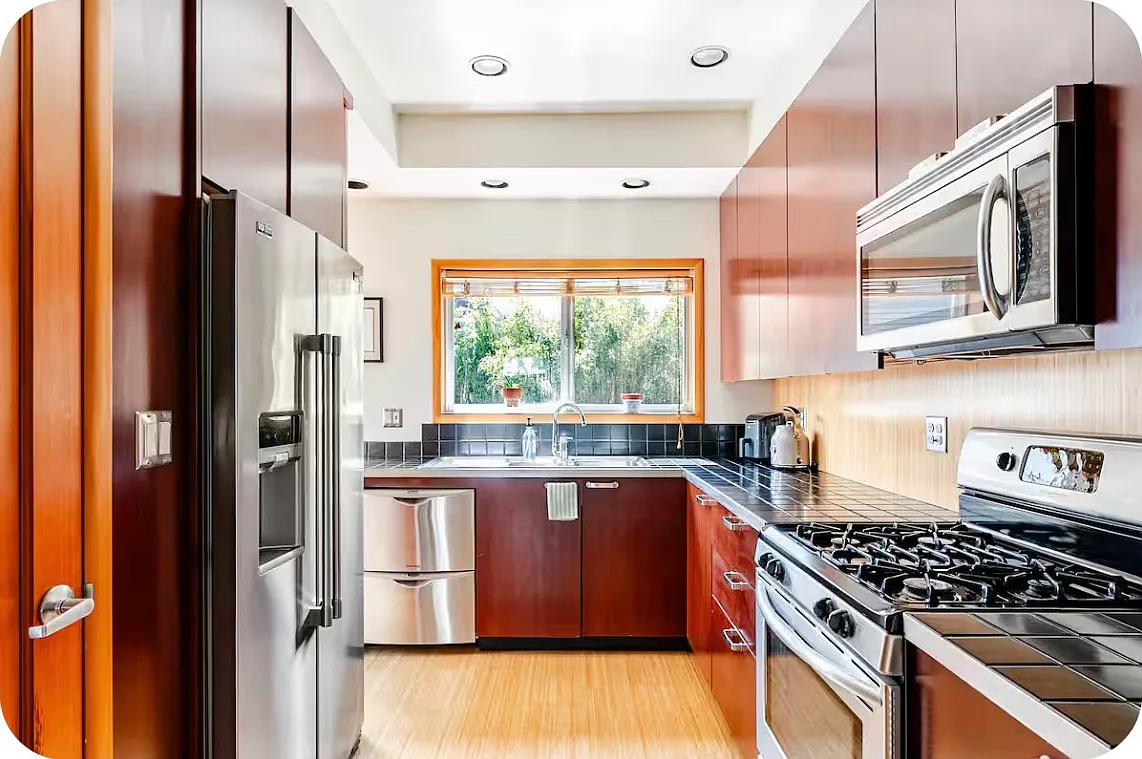 2 bed, 990 sqft, $3,900 — Photo 3