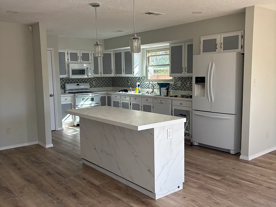 6383 Roadrunner Loop NE