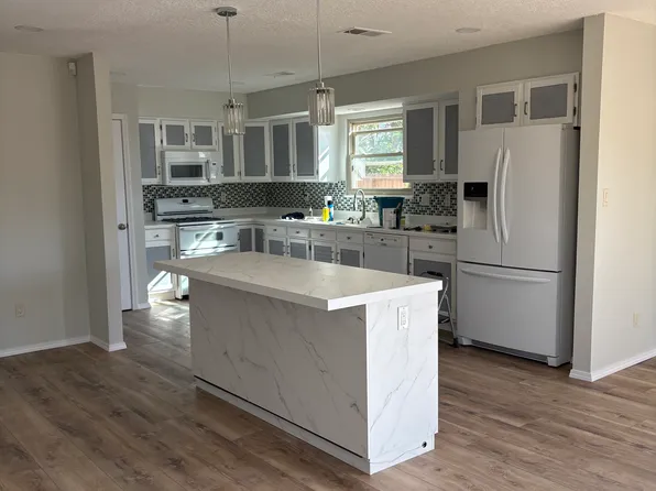 6383 Roadrunner Loop NE, Rio Rancho, NM 87144